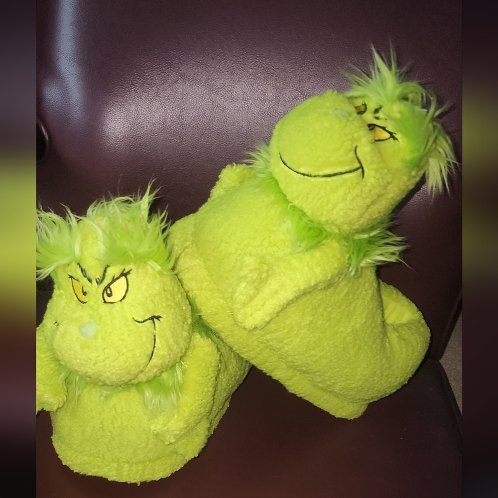 American Eagle AE grinch slippers 3D green women sz  L/XL New without tag